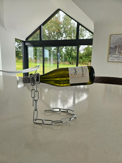 Chain’Art™ – Le porte-bouteille qui défie la gravité